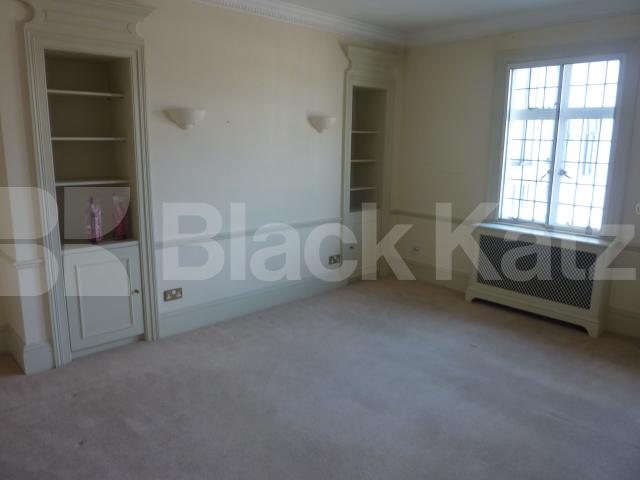 			NEW INSTRUCTION!, 2 Bedroom, 1 bath, 1 reception Flat			 Baker Street, BAKER STREET